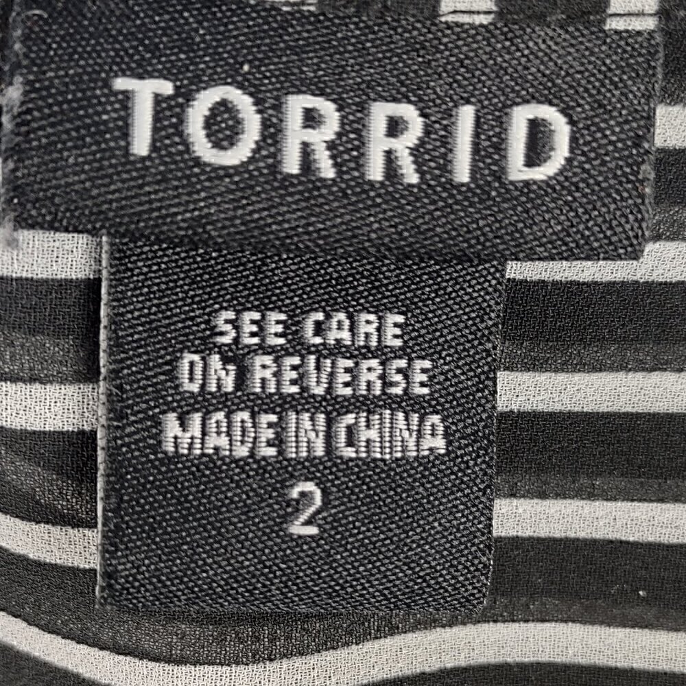 Torrid Black & White Striped Semi-Sheer 3/4 sleeve V-neck Tunic Top Sz 2 = US 18 - Picture 12 of 15